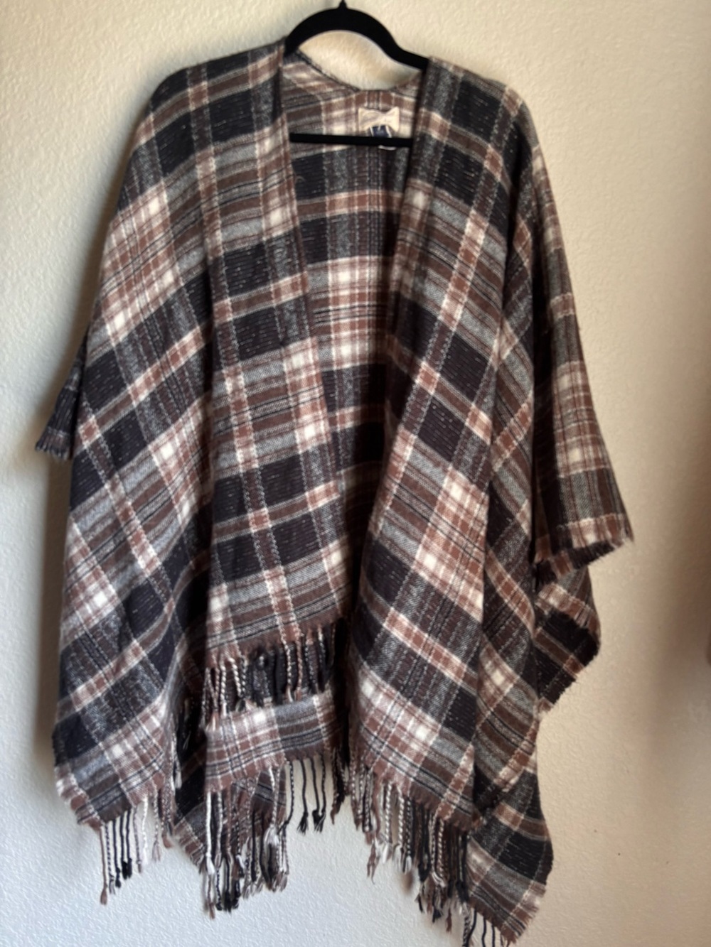 Universal Thread Plaid Fringe Poncho Brown/Beige/ Black Boho Western Warm Cozy